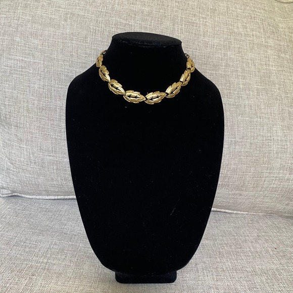 Vintage CORO Gold Tone Leaf Link Choker Necklace - Picture 2 of 6